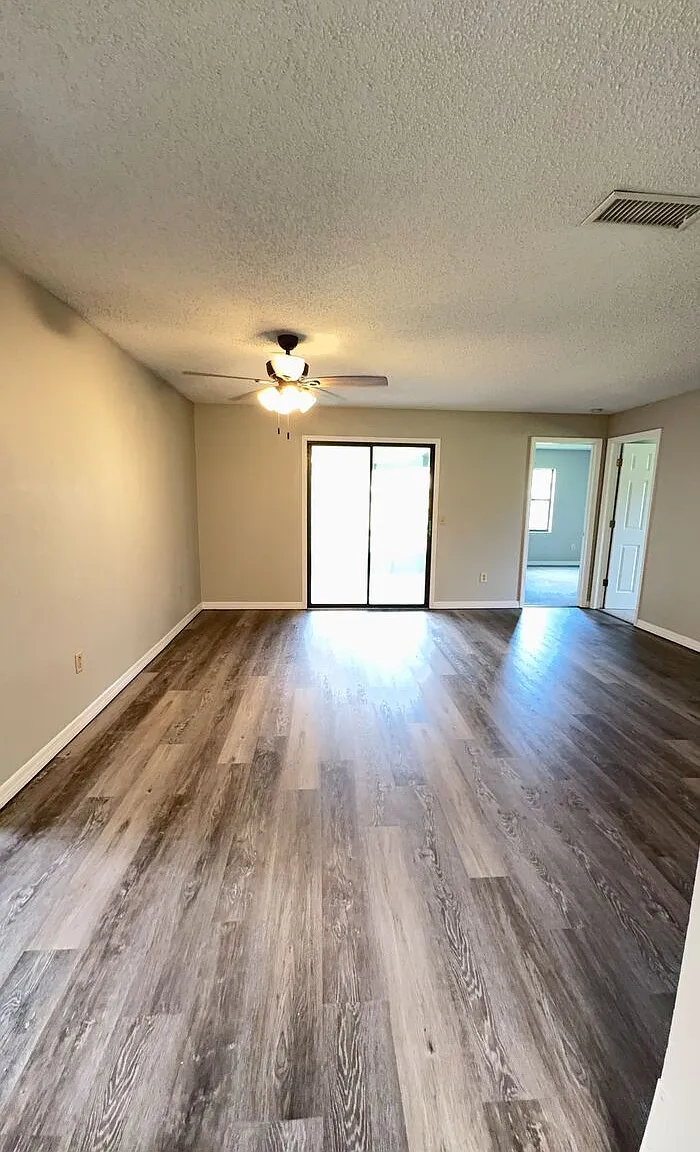 4 bed, 2.0 bath, 1502 sqft, $2,000 — Photo 4