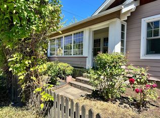 2256 SE Cesar Estrada Chavez Blvd, Portland, OR 97214