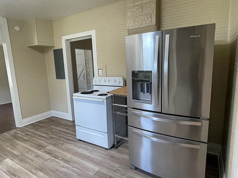 422 S Orange St — Photo 12