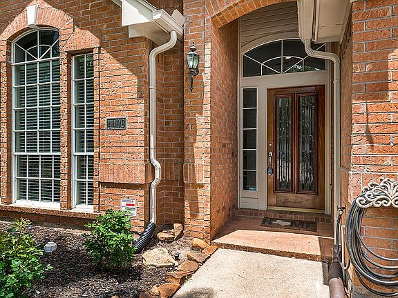 2nd image of 4406 Lakeshore Forest Dr