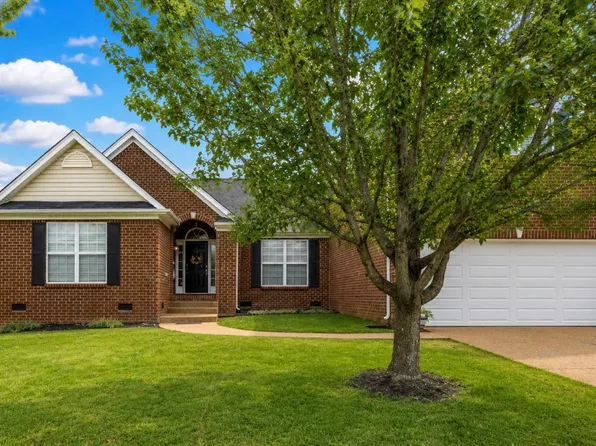 2004 Flocking Dr, Spring Hill, TN 37174