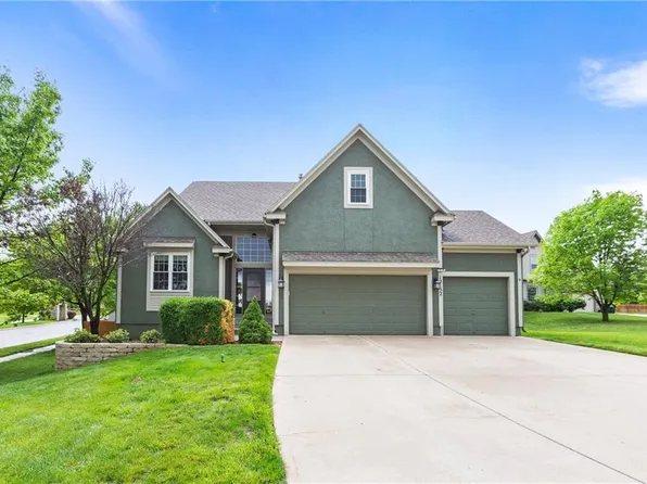 12152 S Emerald St, Olathe, KS 66061