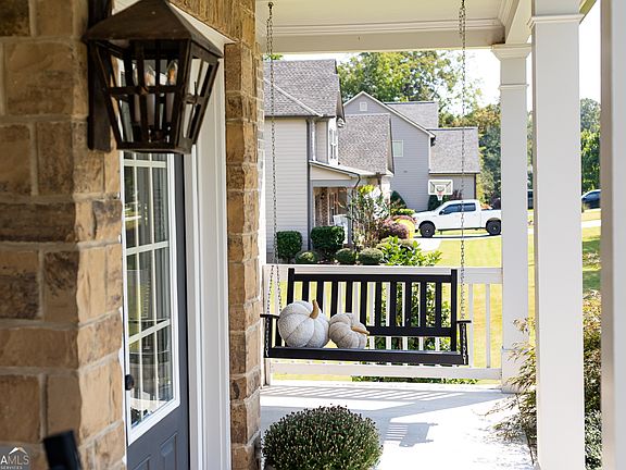 4th image of 620 Creekside Trce