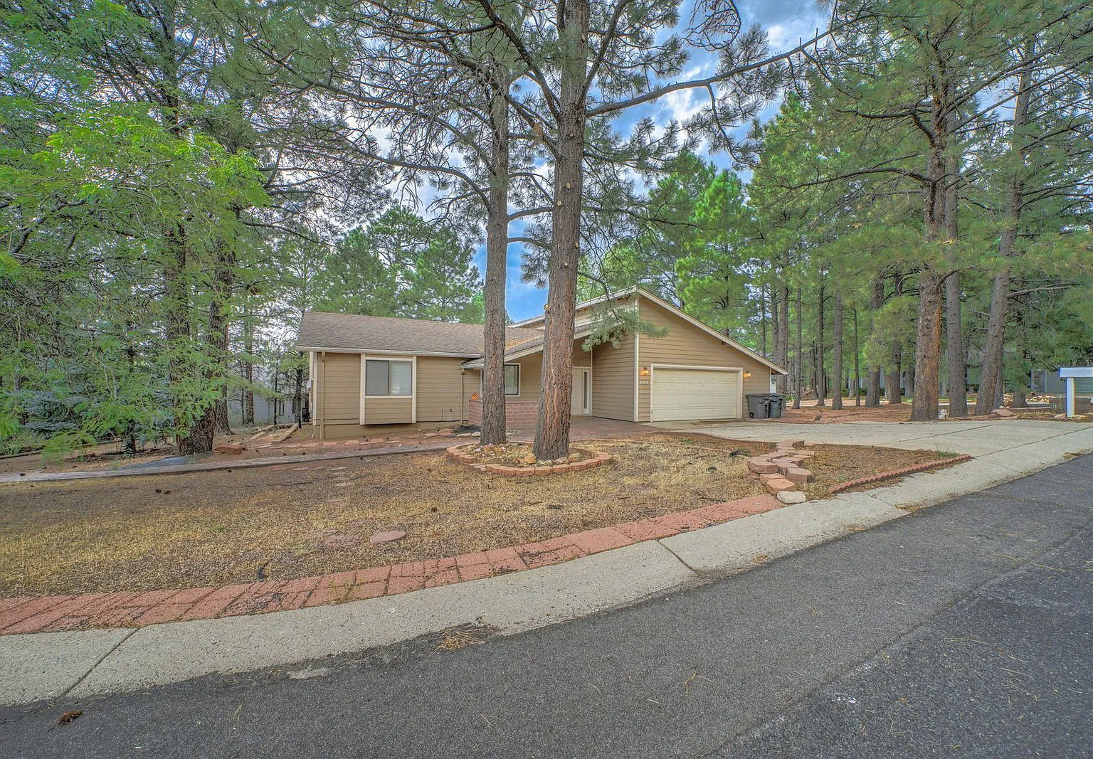 3 bed, 2.0 bath, 1700 sqft, $3,000 — Photo 2