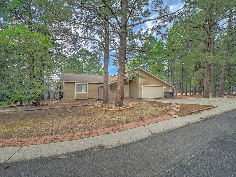 1540 N Spanish Moss Way — Photo 2