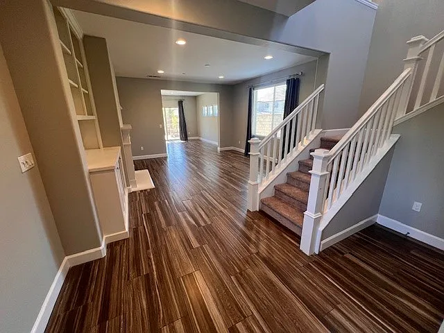 4 bed, 2.5 bath, 2385 sqft, $4,600 — Photo 2