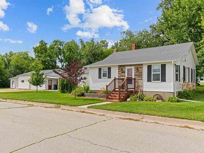 702 W 1st St, Tipton, IA, 52772