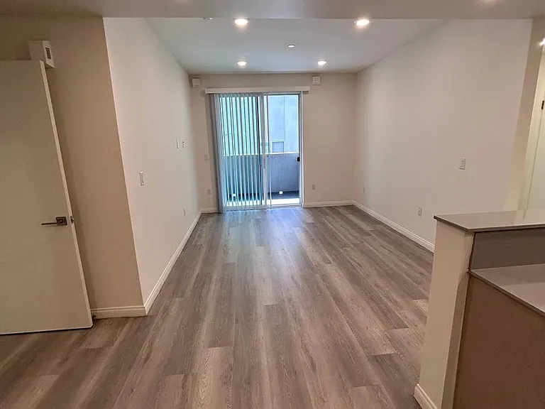 V on Victory Apartments — Photo 17