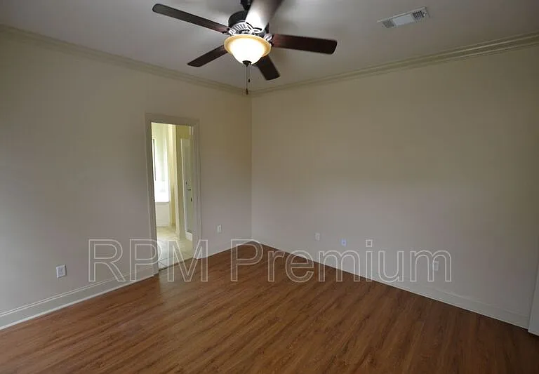 2691 Woodbend Ave — Photo 25