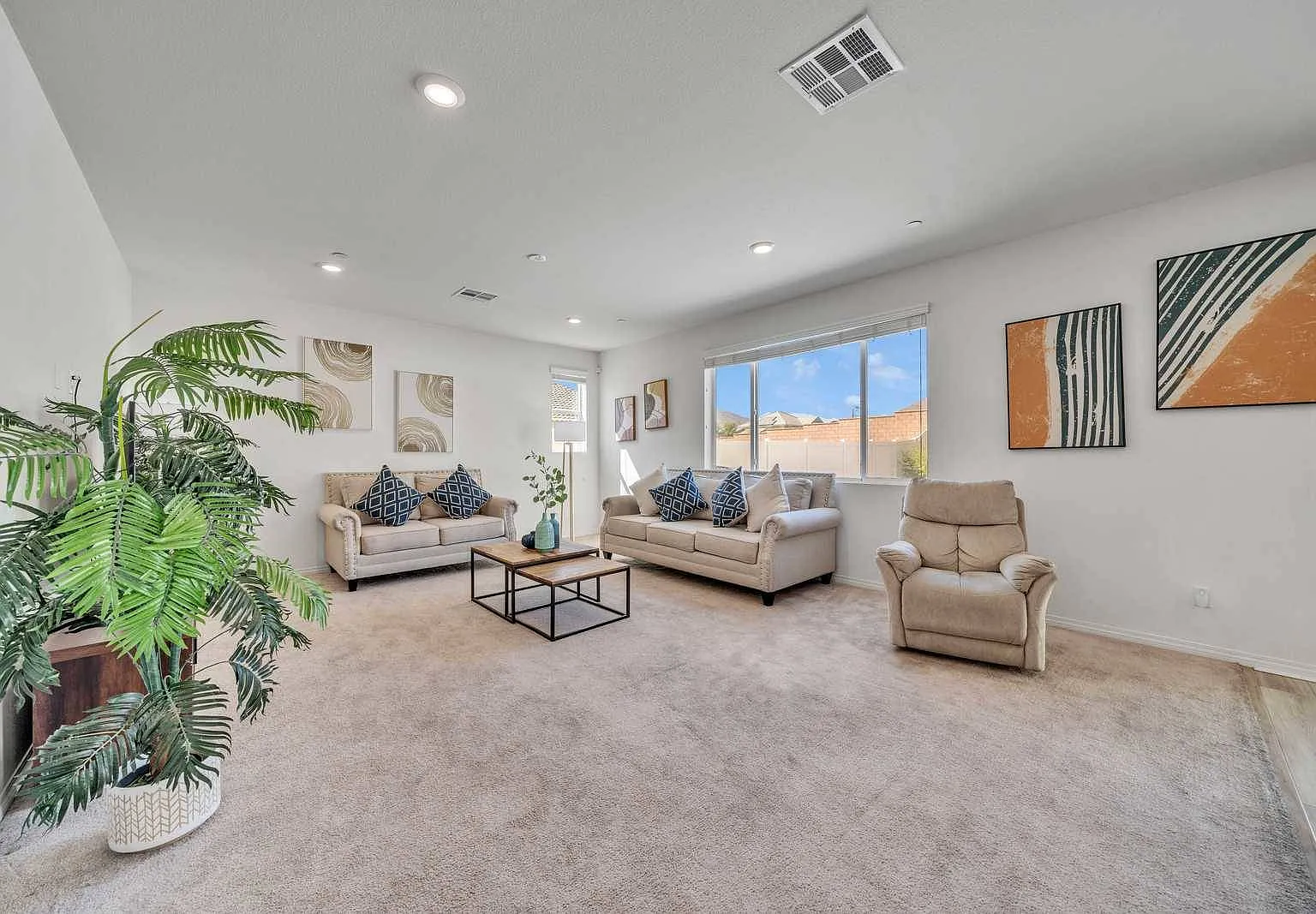 4 bed, 2800 sqft, $7,000 — Photo 3