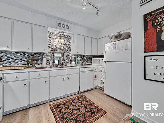 5th image of 930 W Beach Blvd #112