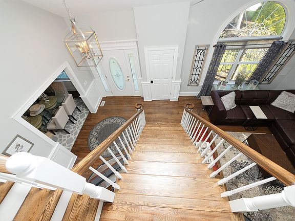 2nd image of 12 Sommerset Dr