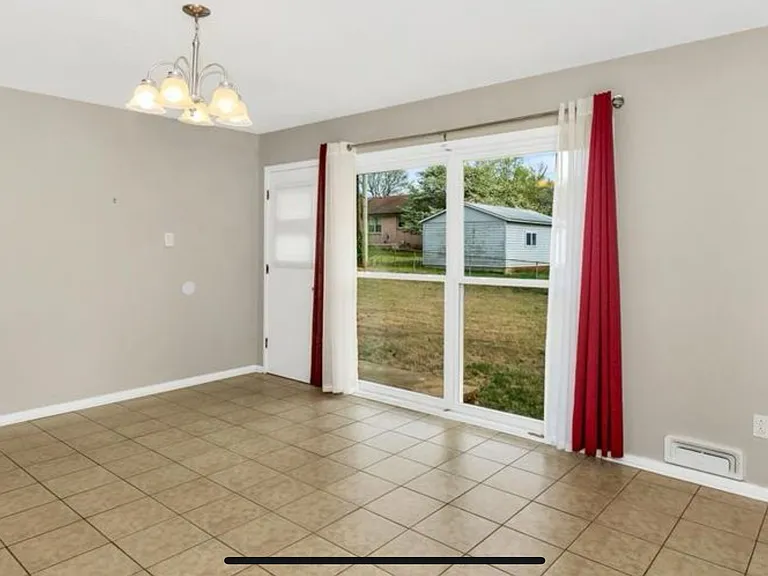 806 E Forrest St — Photo 9
