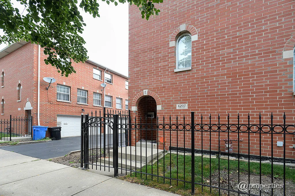 6207 S Knox Ave Unit C photo 1