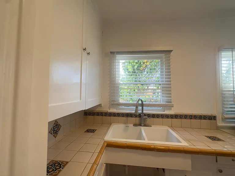 1433 Centinela Ave #B — Photo 8