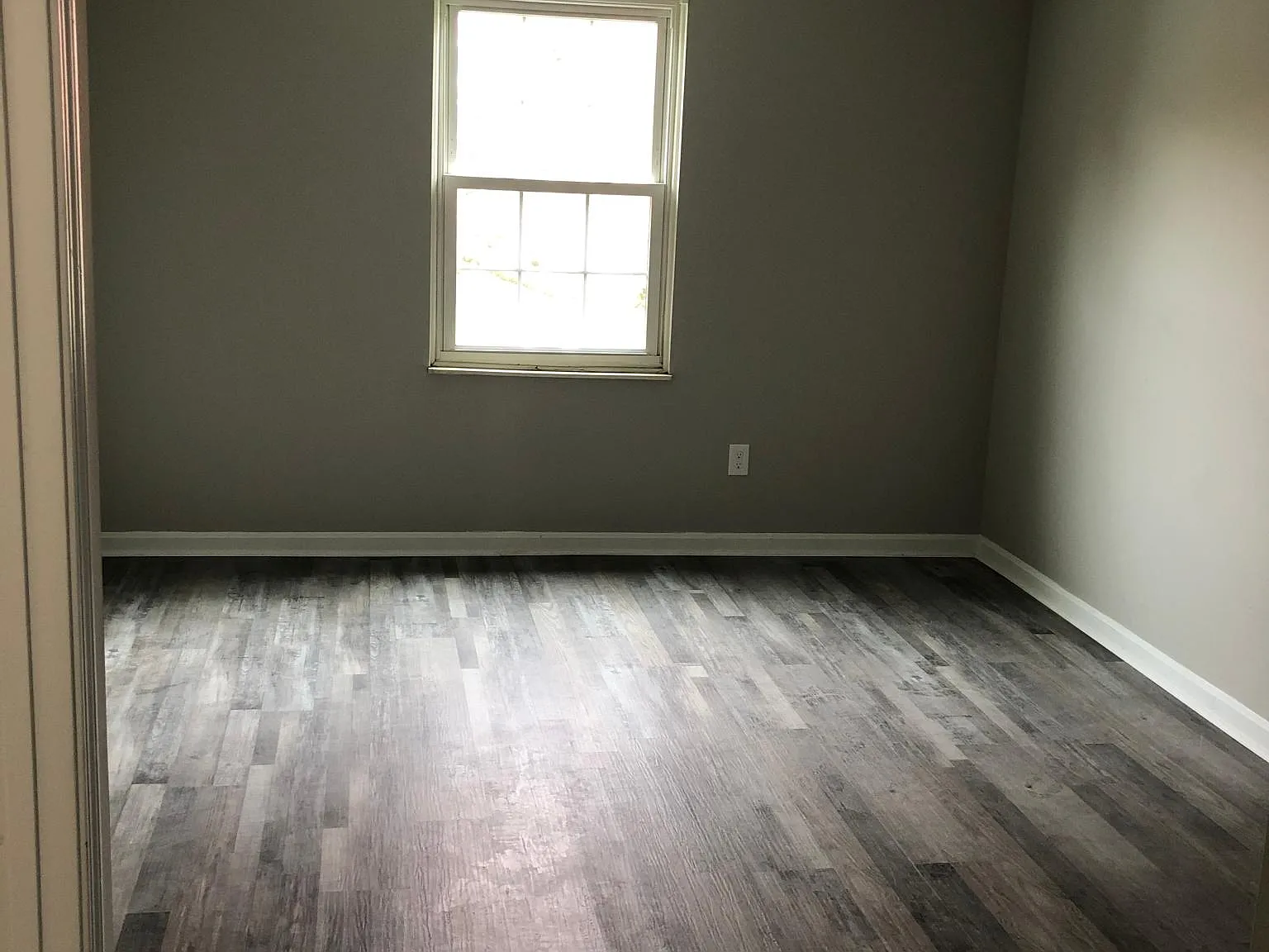 2 bed, 1.5 bath, 930 sqft, $1,300 — Photo 4
