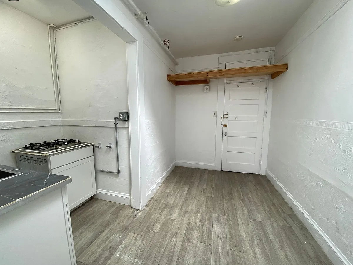 Building Photo - 858 Washington St #174-175