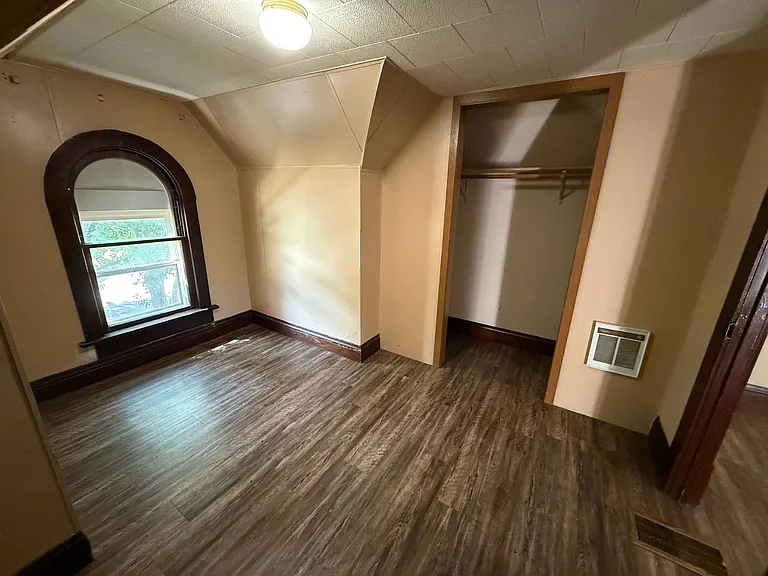 721 E Kemp Ave — Photo 10