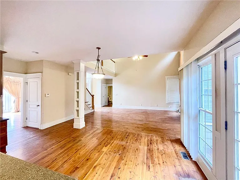 555 Vinings Springs Dr SE — Photo 16