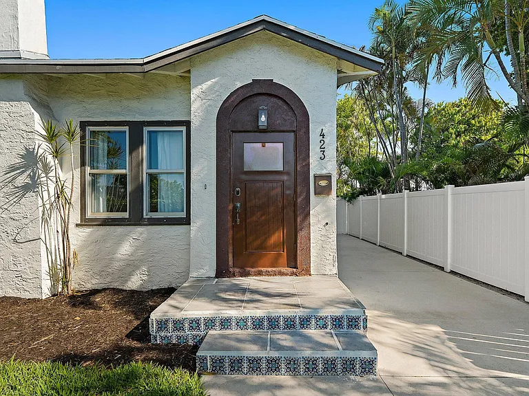 423 Avenida Alegre — Photo 4