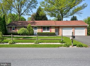 10 Park Circle Dr, Lancaster, PA
