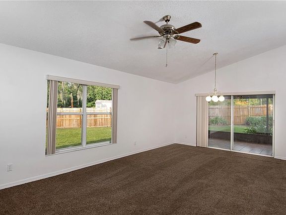 3rd image of 646 Sitka Ct