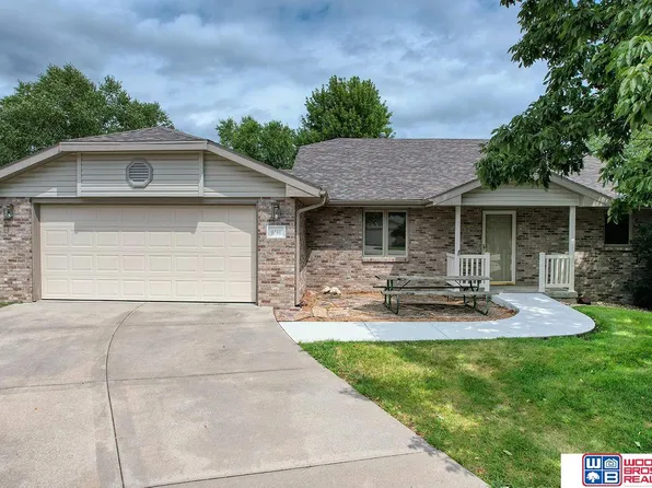 5740 Shadow Pines Ct, Lincoln, NE 68516