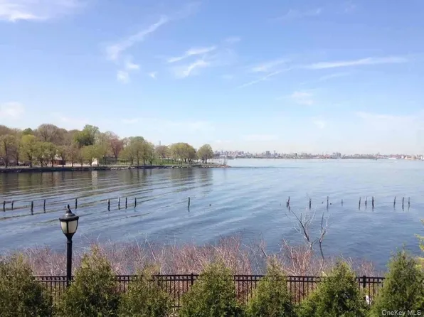 337 Park Cres #A, College Pt, NY 11356