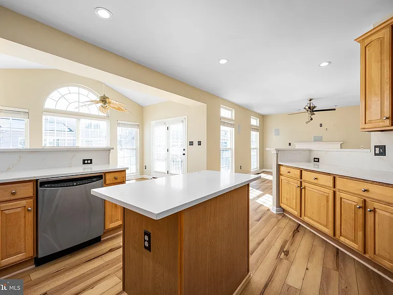 9320 Birch Cliff Dr — Photo 29