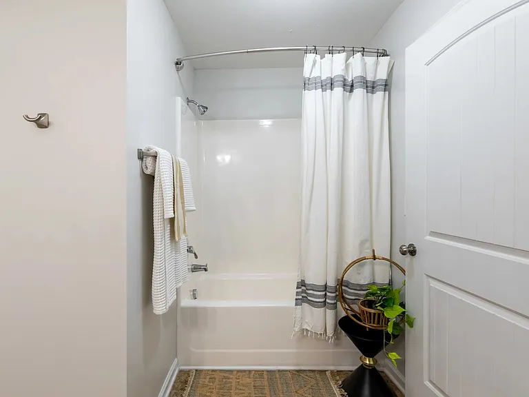 Luxe and Legends at Morganton Park Apartment Homes — Photo 32