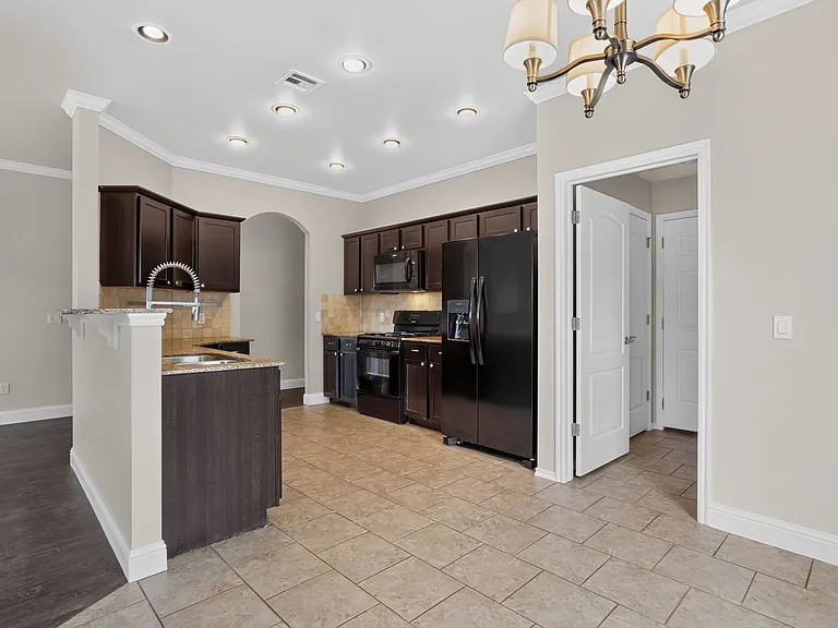 13113 Camden Dr — Photo 7
