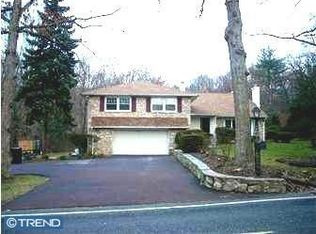 285 Camp Hill Rd, Fort Washington, PA 19034