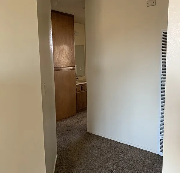 13415 Doty Ave — Photo 36