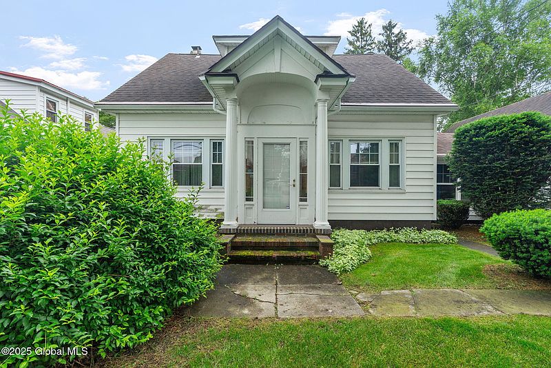 3rd image of 1423 Midline Road