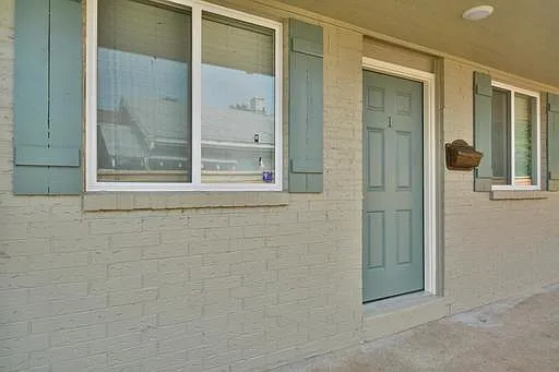 2536 E 6th St #1 — Photo 2