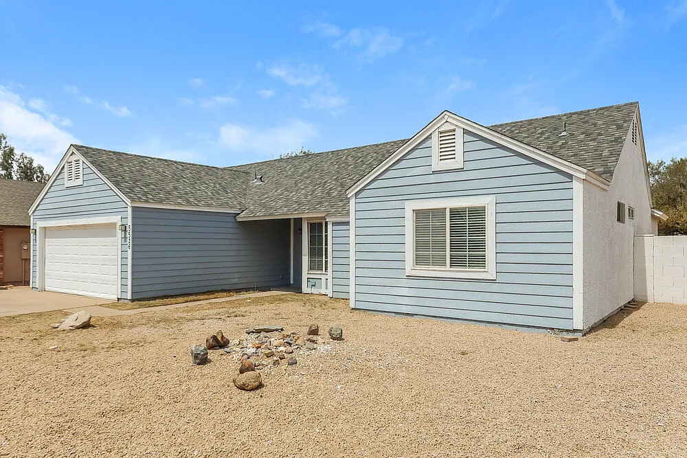 3 bed, 2.0 bath, 1379 sqft, $2,180 — Photo 3