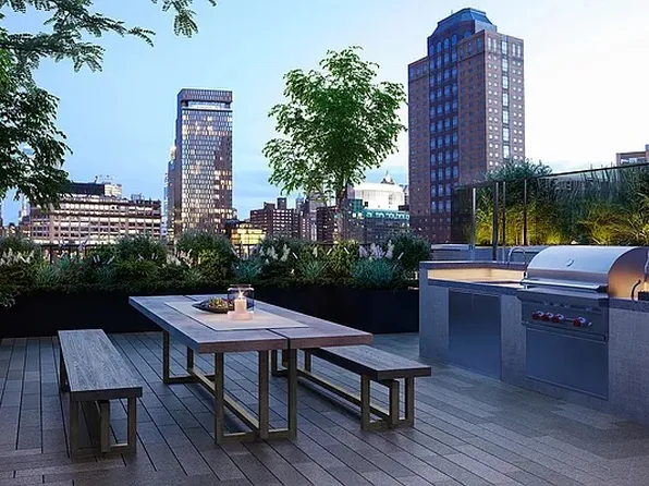 180 Front Street image 19 of 24