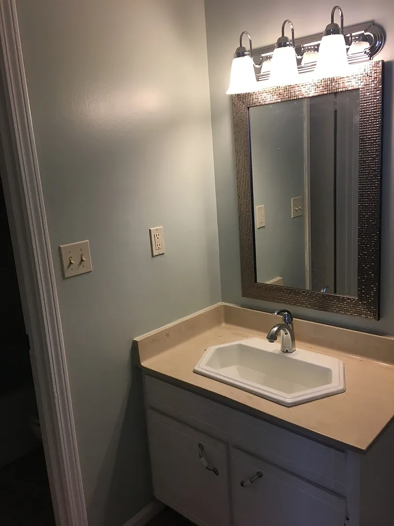 Greenville, 2/2, 1097SF — Photo 4