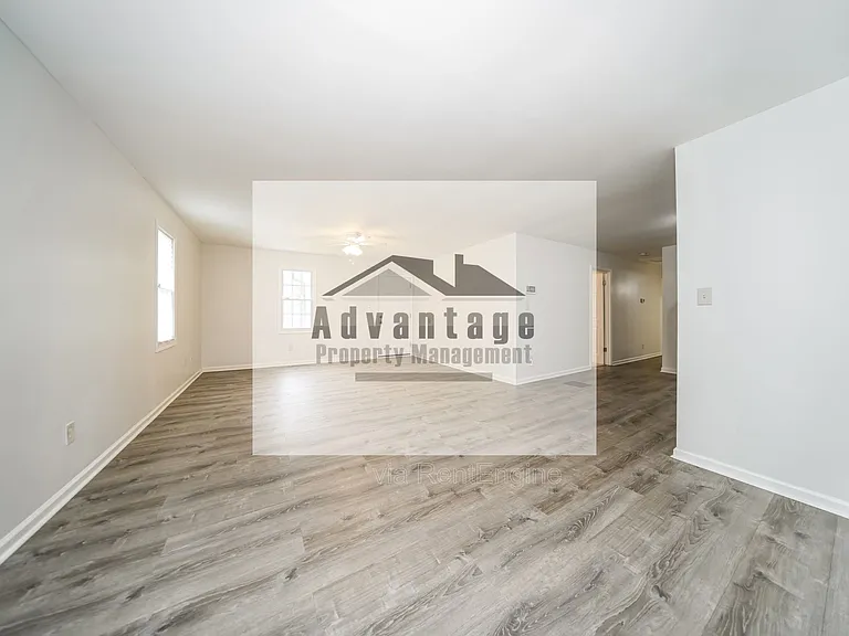1345 D F Fuller Dr — Photo 4