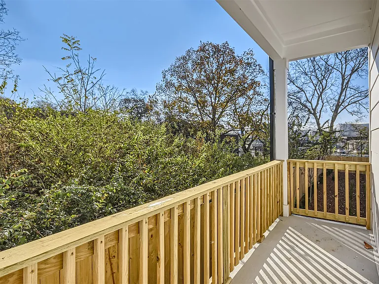 423 Serenity Ln — Photo 17
