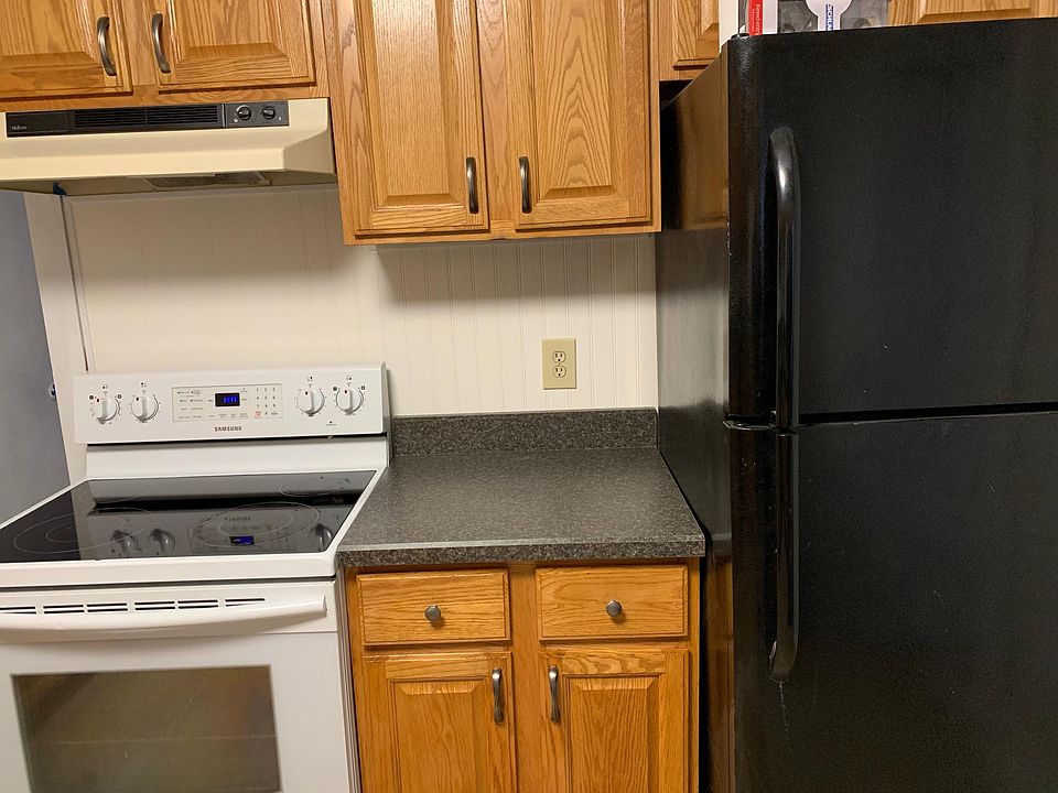 2nd image of 158 Hudson Ave #2