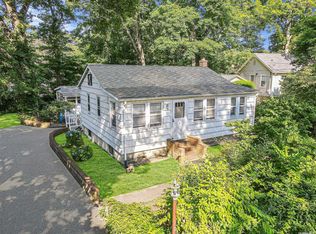 6 Valley Dr, Sound Beach, NY 11789