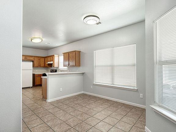 3rd image of 2802 Southampton Way APT A