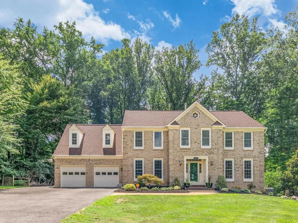 10821 Fieldwood Dr, Fairfax, VA 22030