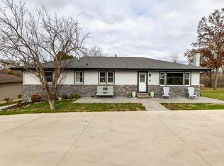 10444 Lake Eleanor Rd, Dubuque, IA 52003