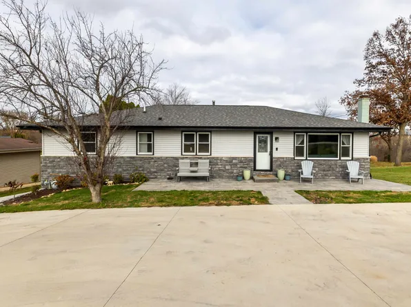 10444 Lake Eleanor Rd, Dubuque, IA 52003