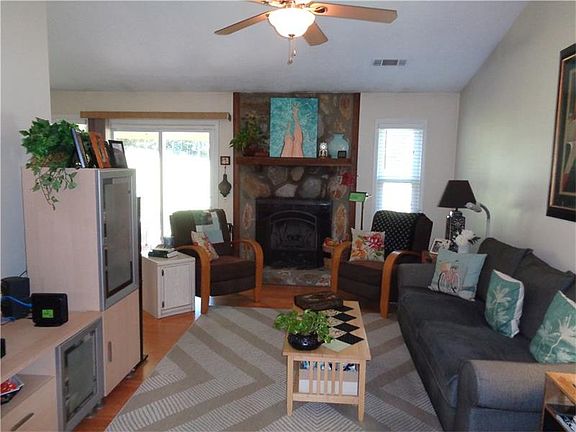 4th image of 159 Riverchase Dr