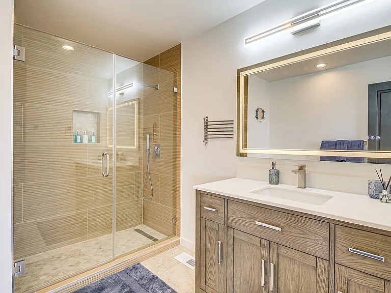 1395 Crestview Dr — Photo 17