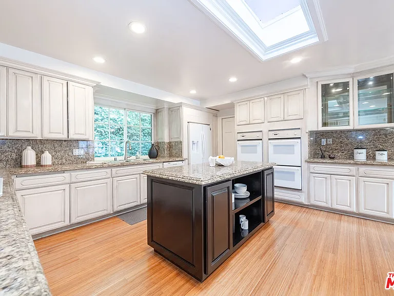 1148 Coldwater Canyon Dr — Photo 15