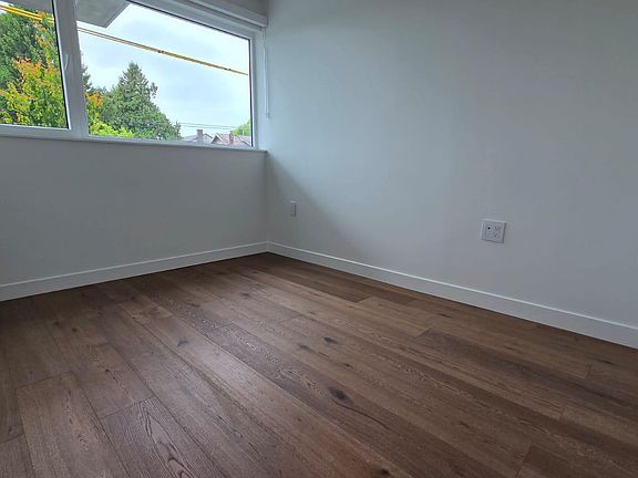 5th image of 8080 Oak St #205